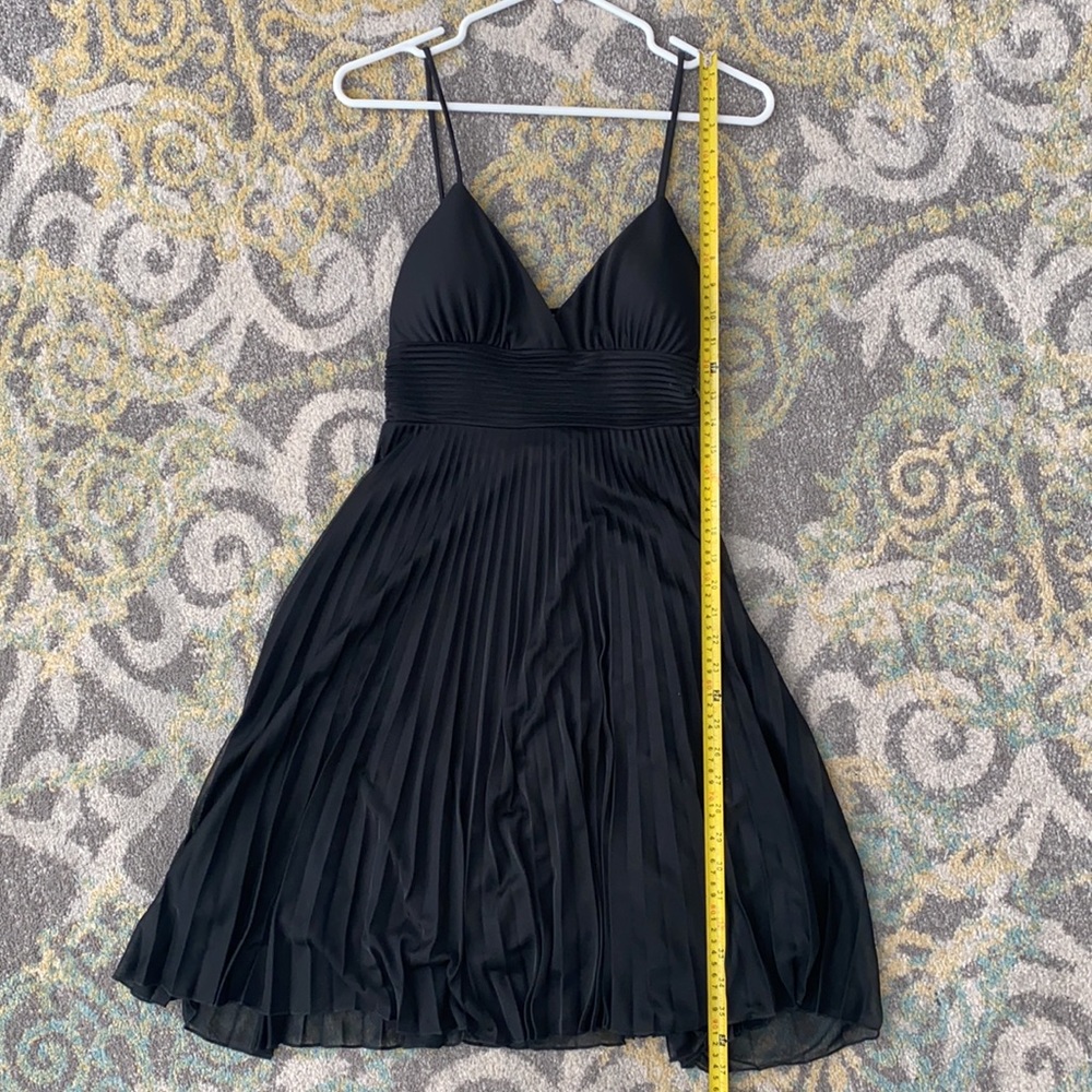 black dress! Summer date night is calling!